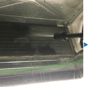 【水戸市】スキルズ　清掃と管理のプロ　清掃中の写真