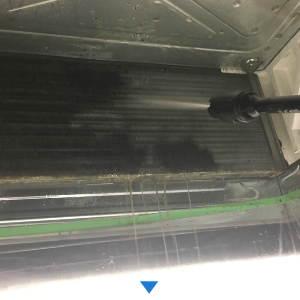 【水戸市】スキルズ　清掃と管理のプロ　清掃中の写真